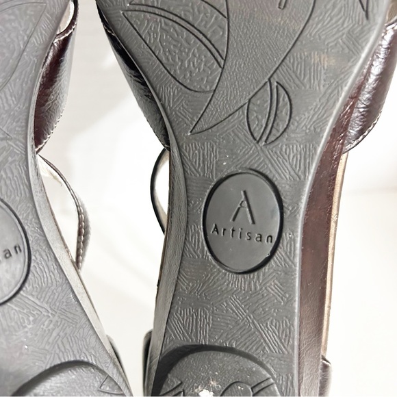 Clarks Artisan Collection Leather Strappy T-Strap Open Toe Sandals Back Heel 🟤 - Picture 13 of 13